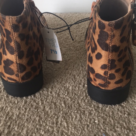 “Time and Tru” leaped print booties; size 7 1/2 - Picture 10 of 11